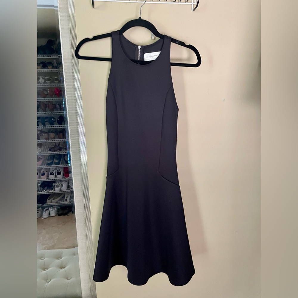 Ladies Blk Abercrombie Med (8-10 Jun) Dress. Stretchy/Zip up/A line - 32 L